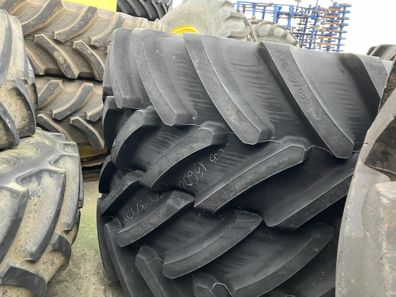 Bridgestone 600/65R34 - Rengas - Maatalouskoneet: kuva Bridgestone 600/65R34 - Rengas - Maatalouskoneet Bridgestone 600/65R34 - Rengas - Maatalouskoneet: kuva Bridgestone 600/65R34 - Rengas - Maatalouskoneet