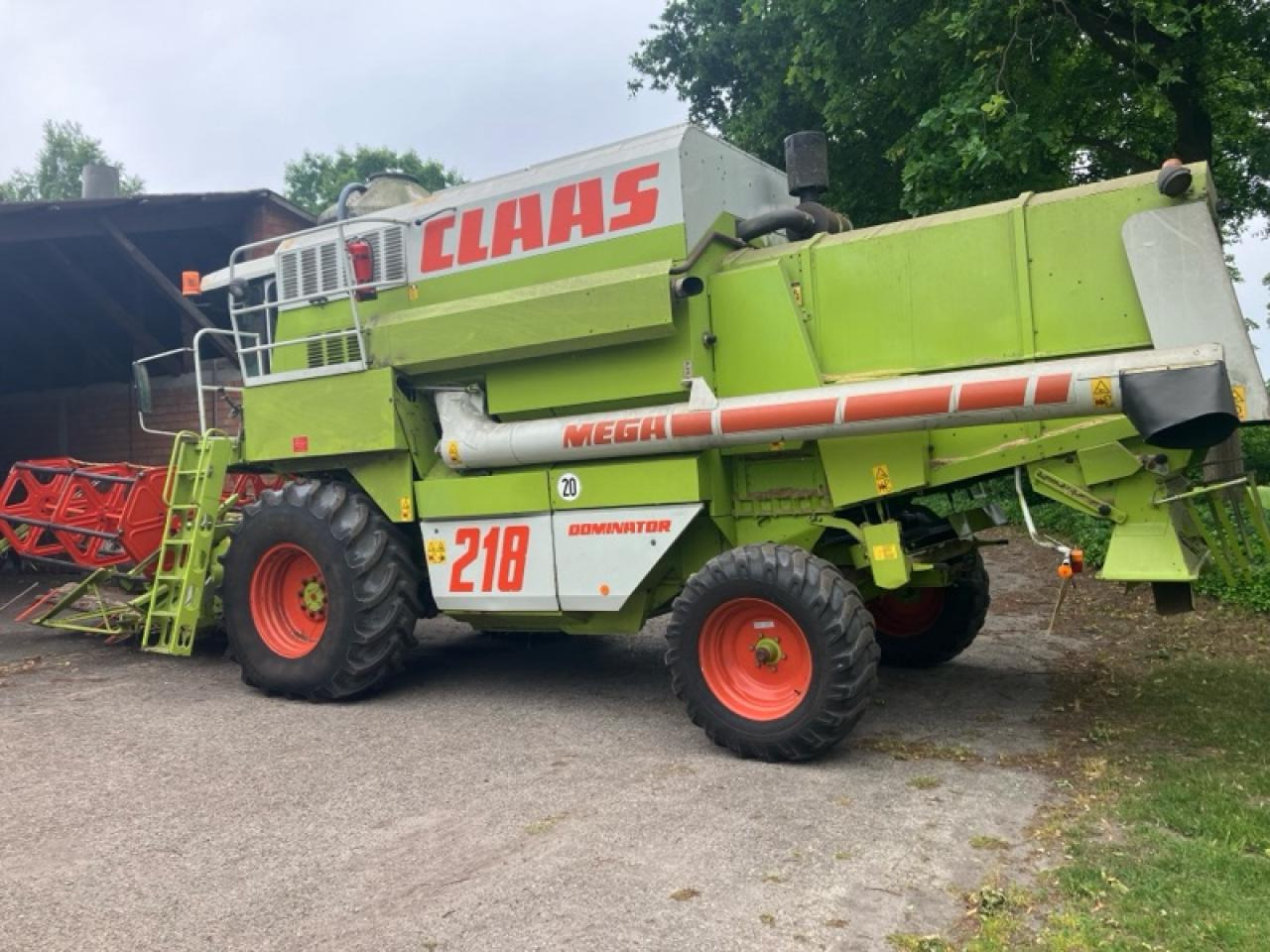 CLAAS Dominator 218 Mega - Leikkuupuimuri: kuva CLAAS Dominator 218 Mega - Leikkuupuimuri CLAAS Dominator 218 Mega - Leikkuupuimuri: kuva CLAAS Dominator 218 Mega - Leikkuupuimuri