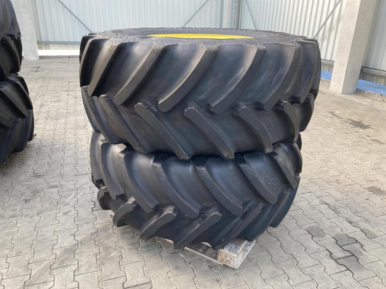 Continental 600/70R30 - Rengas - Maatalouskoneet: kuva Continental 600/70R30 - Rengas - Maatalouskoneet Continental 600/70R30 - Rengas - Maatalouskoneet: kuva Continental 600/70R30 - Rengas - Maatalouskoneet