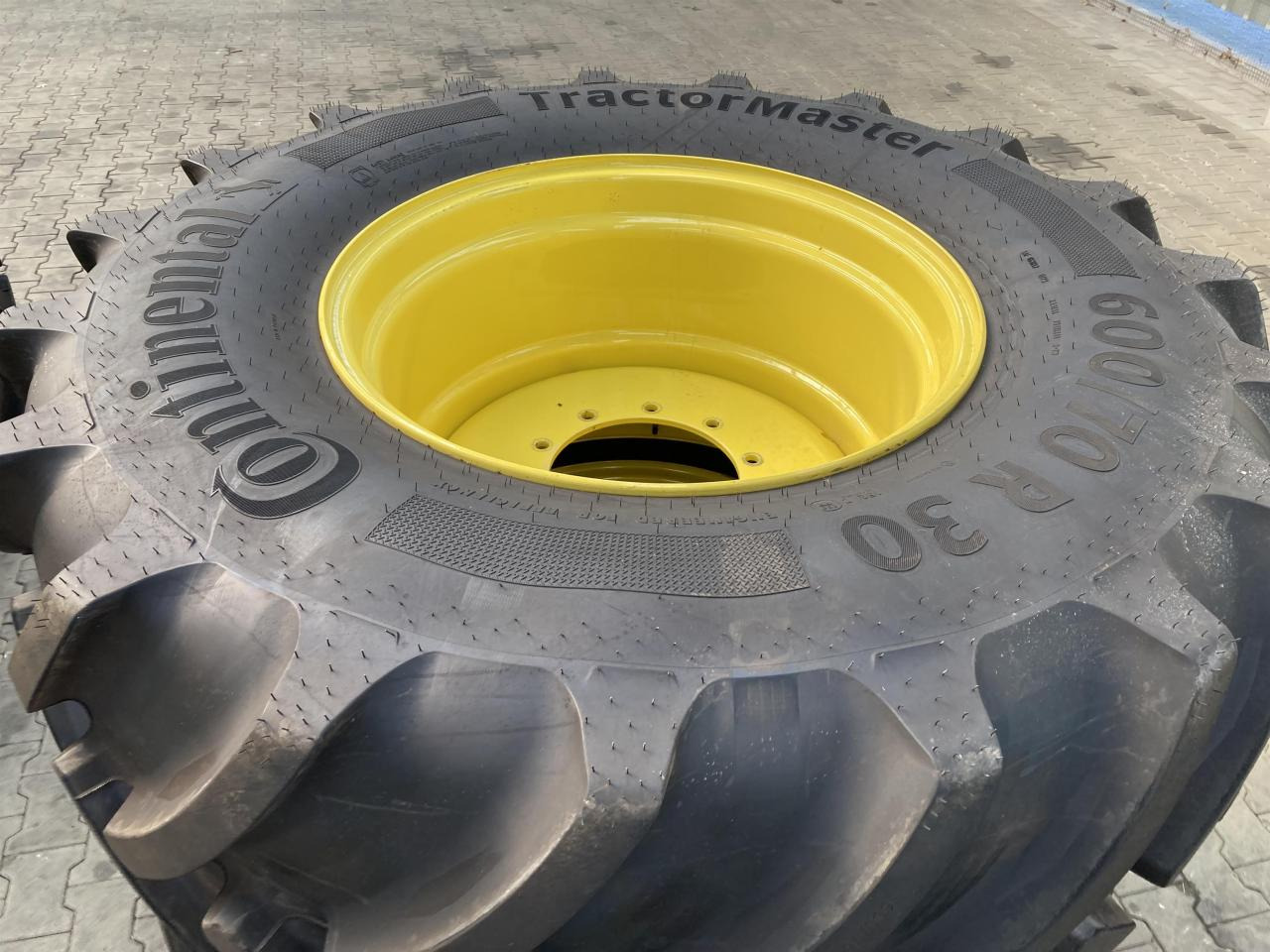 Continental 600/70R30 - Rengas - Maatalouskoneet: kuva Continental 600/70R30 - Rengas - Maatalouskoneet Continental 600/70R30 - Rengas - Maatalouskoneet: kuva Continental 600/70R30 - Rengas - Maatalouskoneet