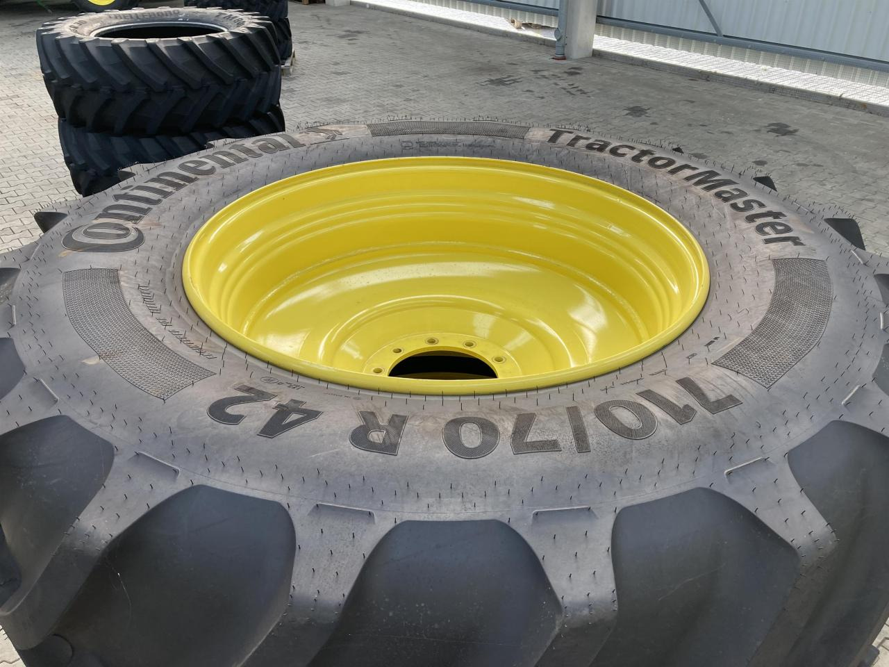 Continental 710/70R42 - Rengas - Maatalouskoneet: kuva Continental 710/70R42 - Rengas - Maatalouskoneet Continental 710/70R42 - Rengas - Maatalouskoneet: kuva Continental 710/70R42 - Rengas - Maatalouskoneet
