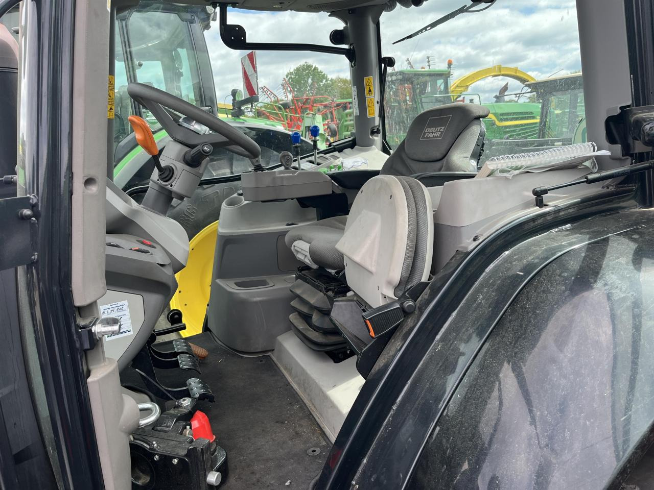 / Deutz-Fahr 6125 C RVShift - Traktori: kuva / Deutz-Fahr 6125 C RVShift - Traktori / Deutz-Fahr 6125 C RVShift - Traktori: kuva / Deutz-Fahr 6125 C RVShift - Traktori