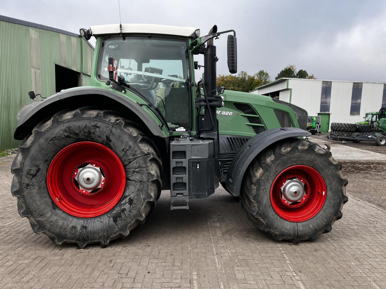 Fendt 828 Vario - Traktori: kuva Fendt 828 Vario - Traktori Fendt 828 Vario - Traktori: kuva Fendt 828 Vario - Traktori