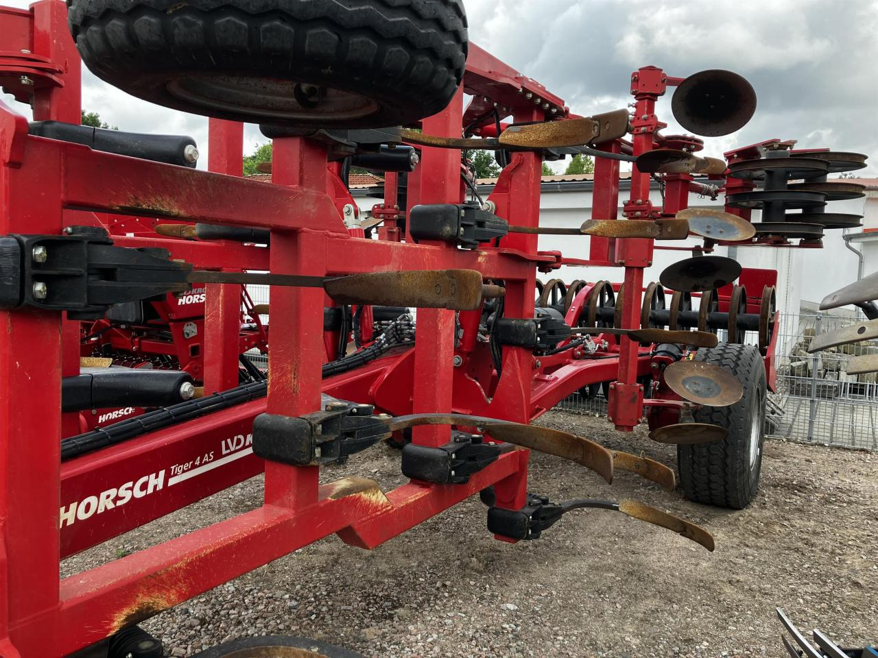 Horsch Tiger 4 AS - Kultivaattori: kuva Horsch Tiger 4 AS - Kultivaattori Horsch Tiger 4 AS - Kultivaattori: kuva Horsch Tiger 4 AS - Kultivaattori