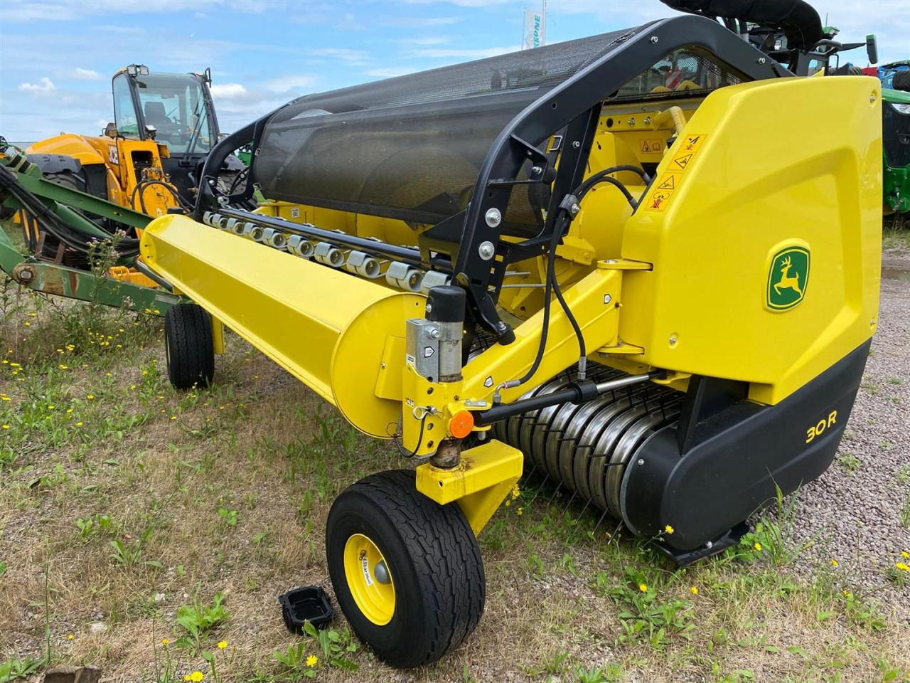 John Deere 30R - Lisävarusteet - silppuri: kuva John Deere 30R - Lisävarusteet - silppuri John Deere 30R - Lisävarusteet - silppuri: kuva John Deere 30R - Lisävarusteet - silppuri