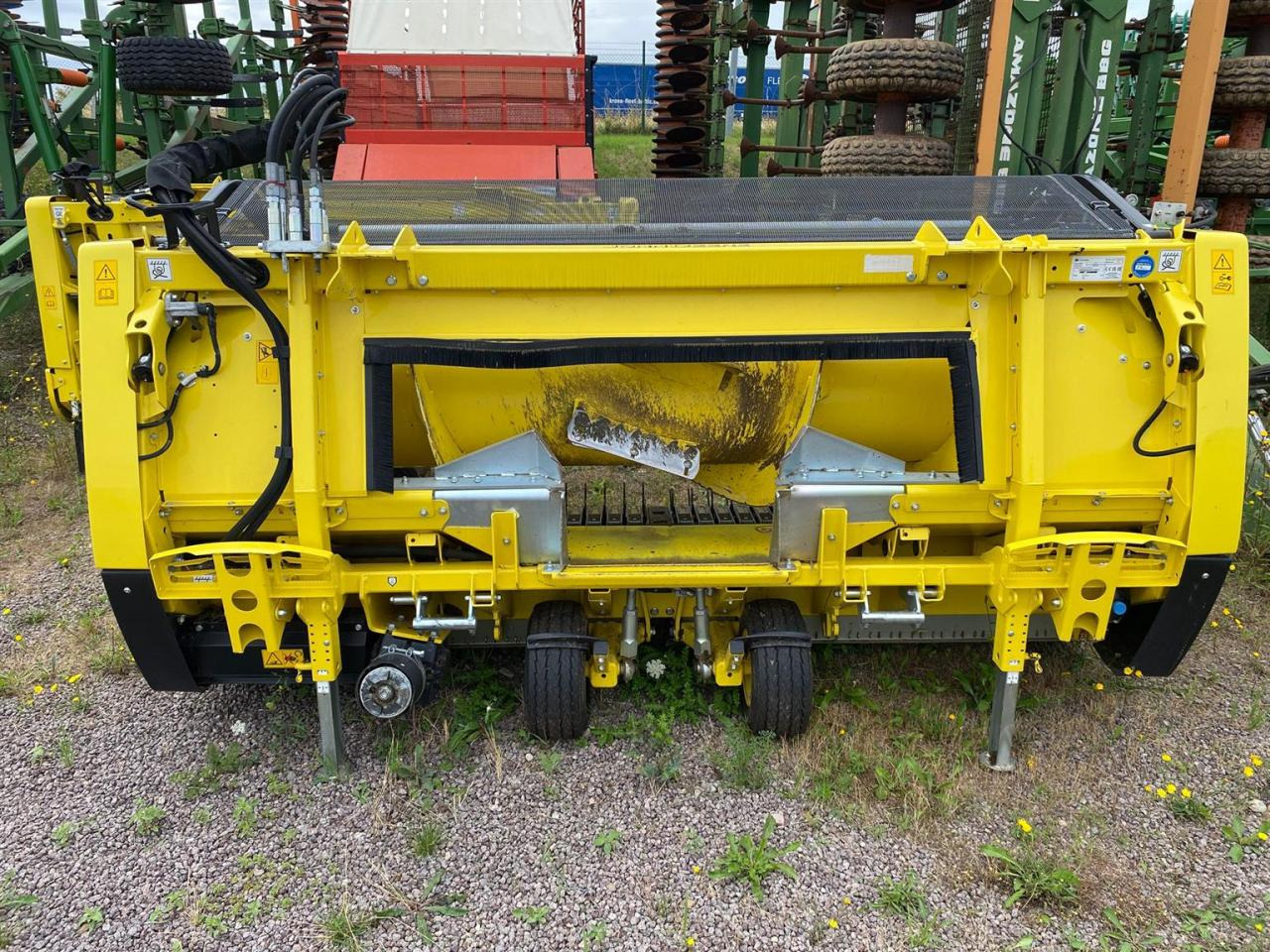 John Deere 30R - Lisävarusteet - silppuri: kuva John Deere 30R - Lisävarusteet - silppuri John Deere 30R - Lisävarusteet - silppuri: kuva John Deere 30R - Lisävarusteet - silppuri