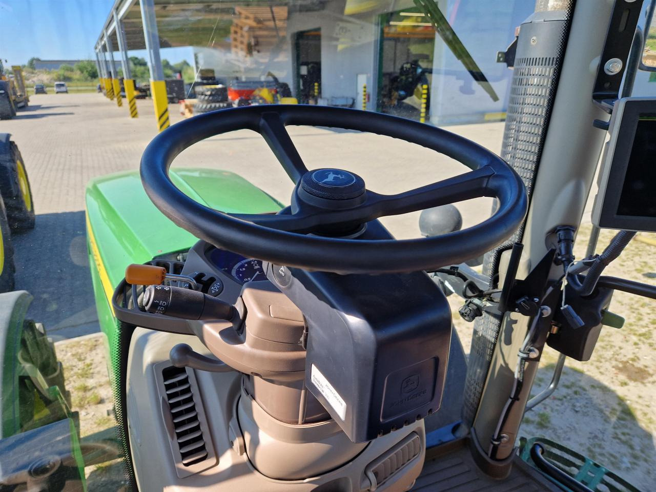 John Deere 6150R - Traktori: kuva John Deere 6150R - Traktori John Deere 6150R - Traktori: kuva John Deere 6150R - Traktori