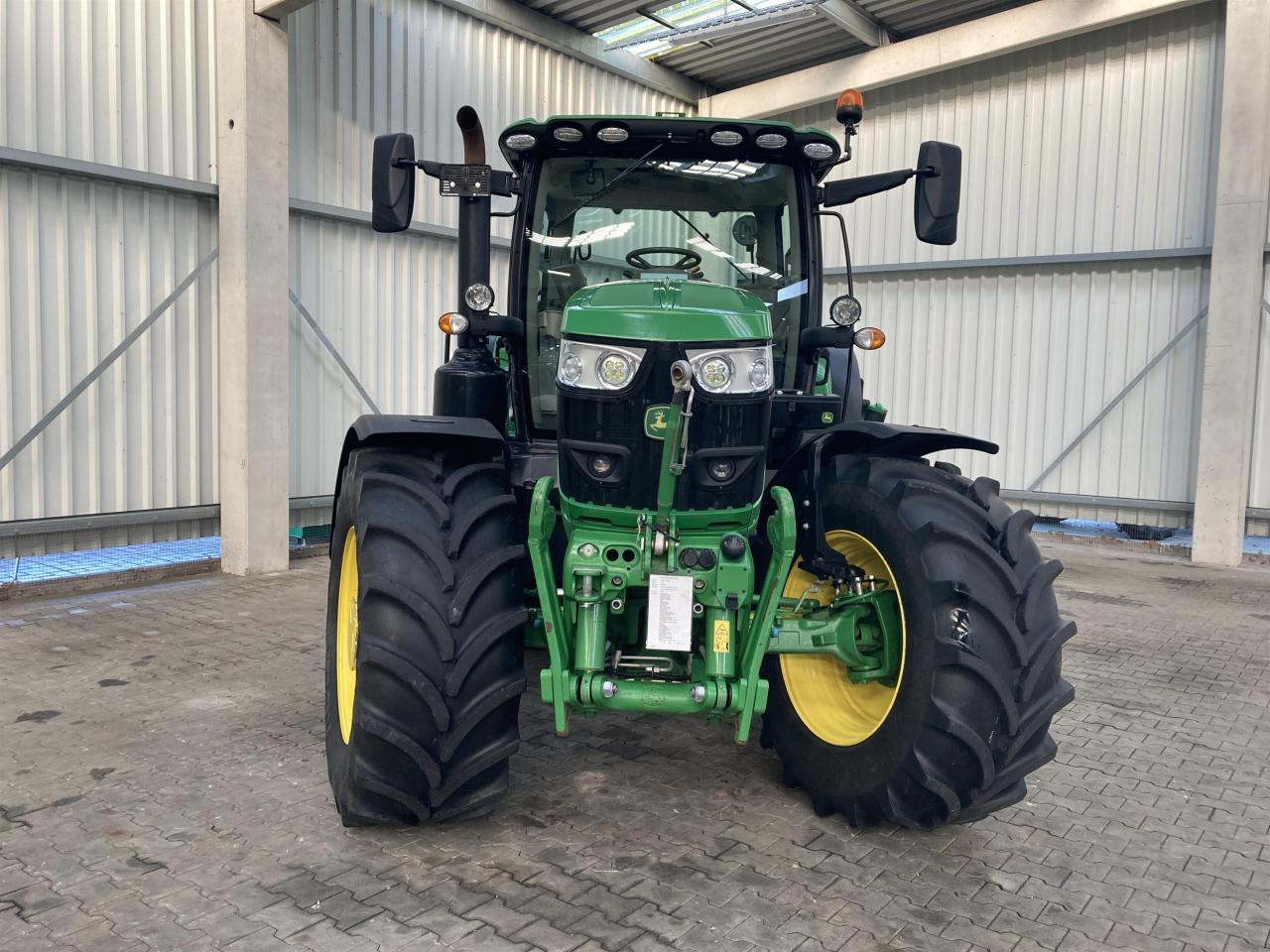 John Deere 6155R - Traktori: kuva John Deere 6155R - Traktori John Deere 6155R - Traktori: kuva John Deere 6155R - Traktori