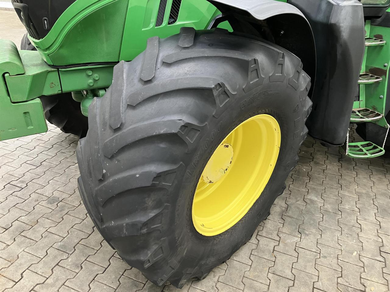 John Deere 6170R - Traktori: kuva John Deere 6170R - Traktori John Deere 6170R - Traktori: kuva John Deere 6170R - Traktori