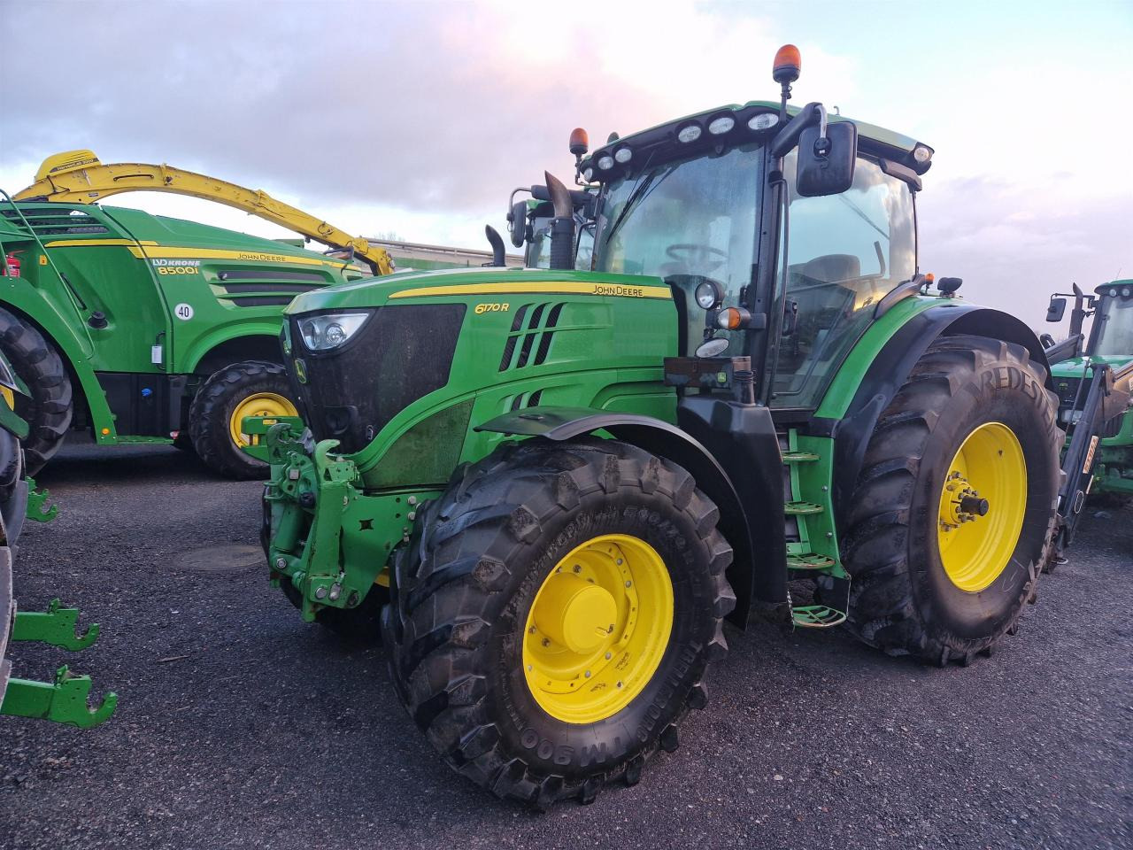 John Deere 6170R - Traktori: kuva John Deere 6170R - Traktori John Deere 6170R - Traktori: kuva John Deere 6170R - Traktori