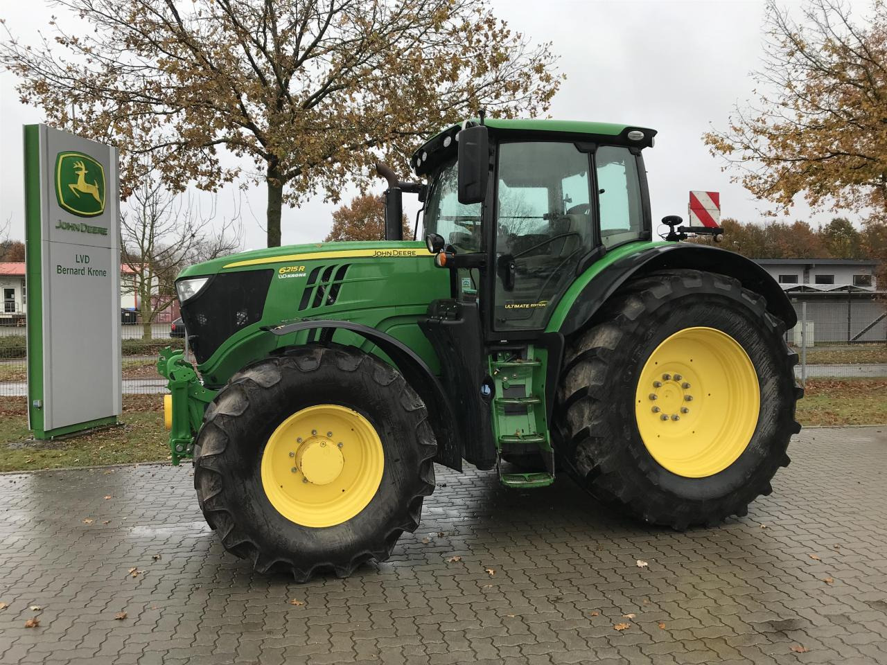 John Deere 6215R - Traktori: kuva John Deere 6215R - Traktori John Deere 6215R - Traktori: kuva John Deere 6215R - Traktori