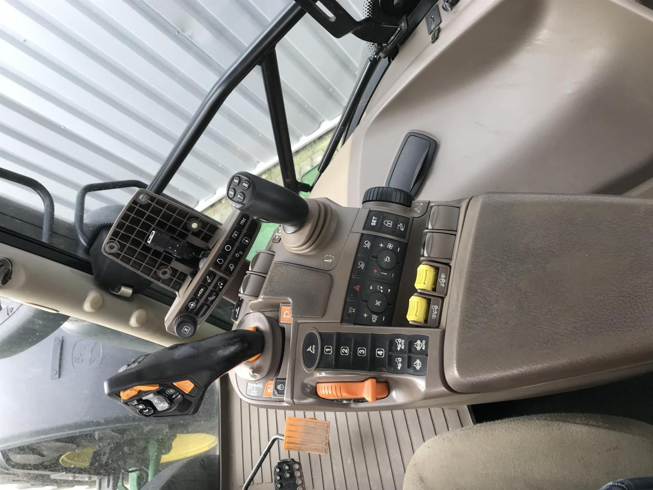 Traktori John Deere 6250R: kuva Traktori John Deere 6250R Traktori John Deere 6250R: kuva Traktori John Deere 6250R