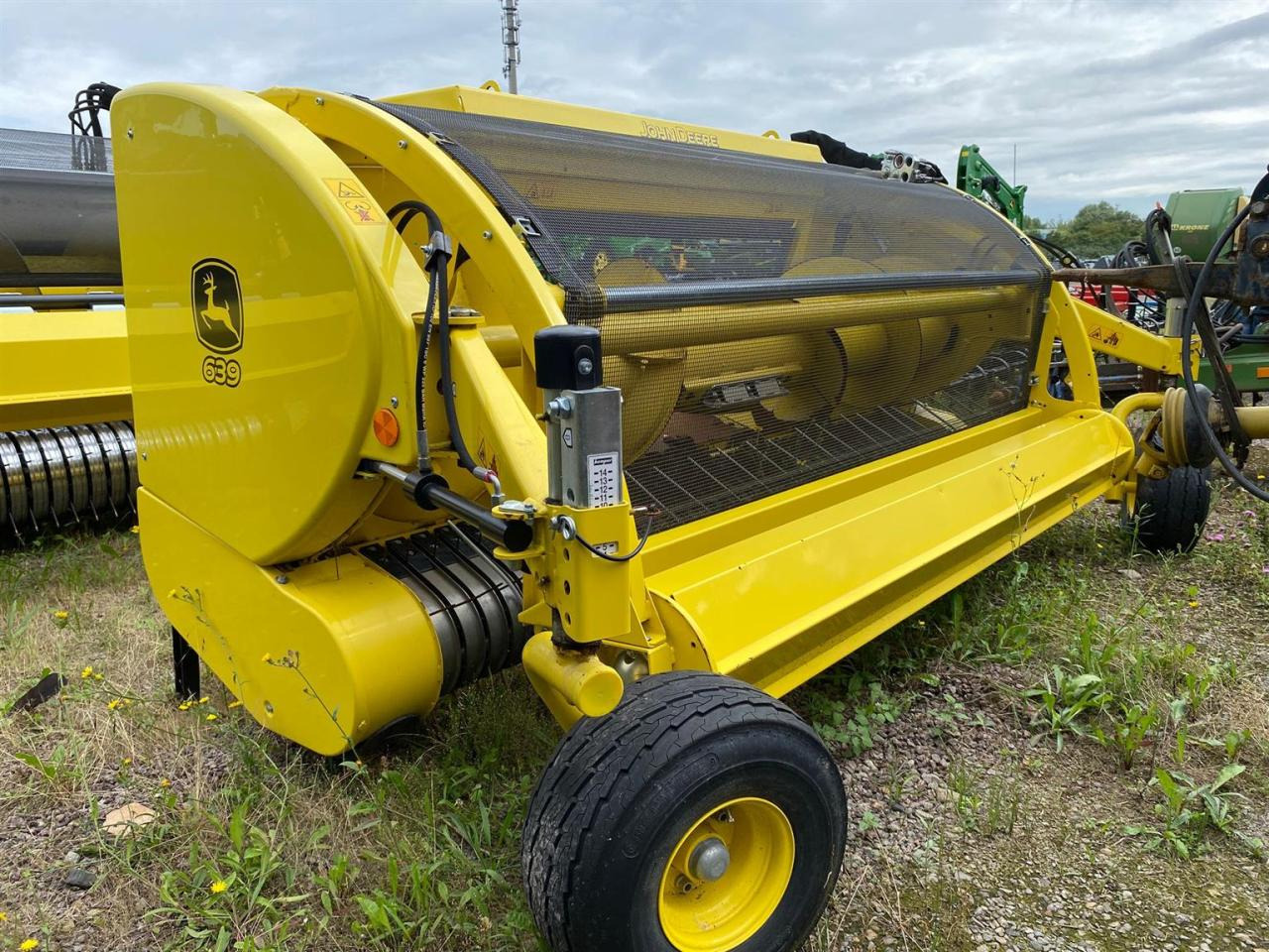John Deere 639 - Lisävarusteet - silppuri: kuva John Deere 639 - Lisävarusteet - silppuri John Deere 639 - Lisävarusteet - silppuri: kuva John Deere 639 - Lisävarusteet - silppuri