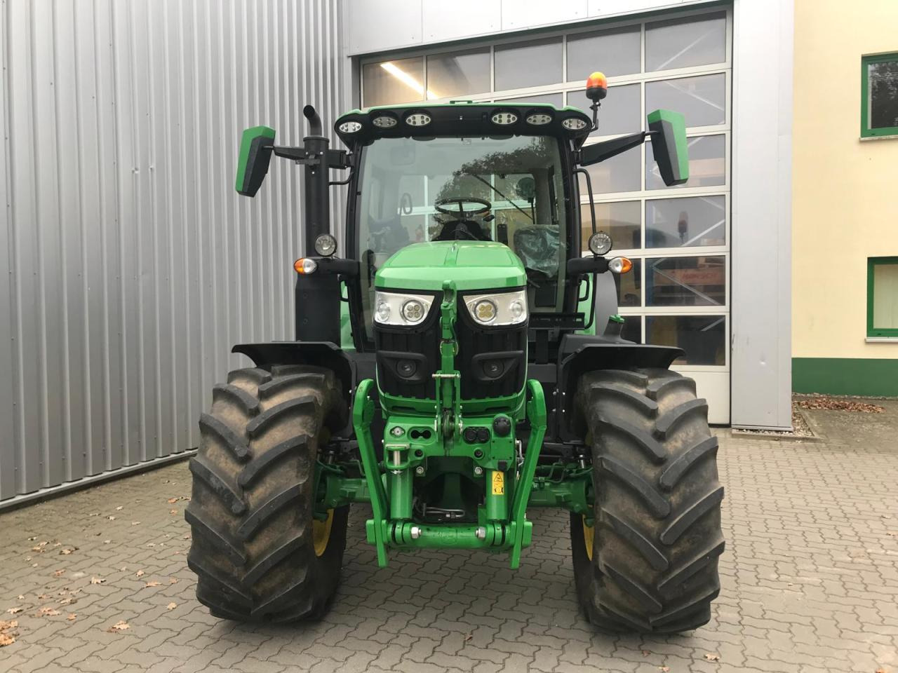John Deere 6R 130 - Traktori: kuva John Deere 6R 130 - Traktori John Deere 6R 130 - Traktori: kuva John Deere 6R 130 - Traktori