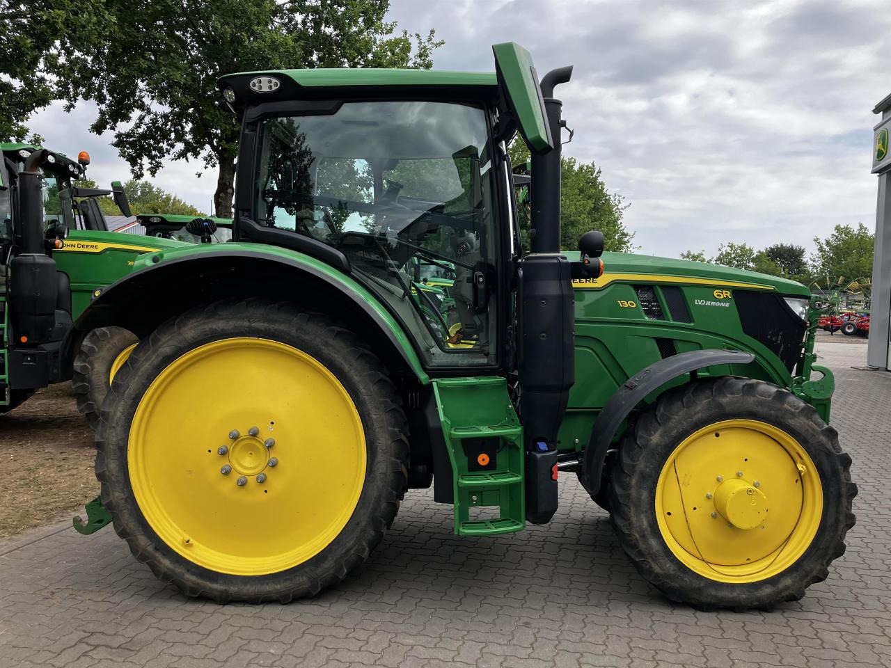 John Deere 6R 130 - Traktori: kuva John Deere 6R 130 - Traktori John Deere 6R 130 - Traktori: kuva John Deere 6R 130 - Traktori