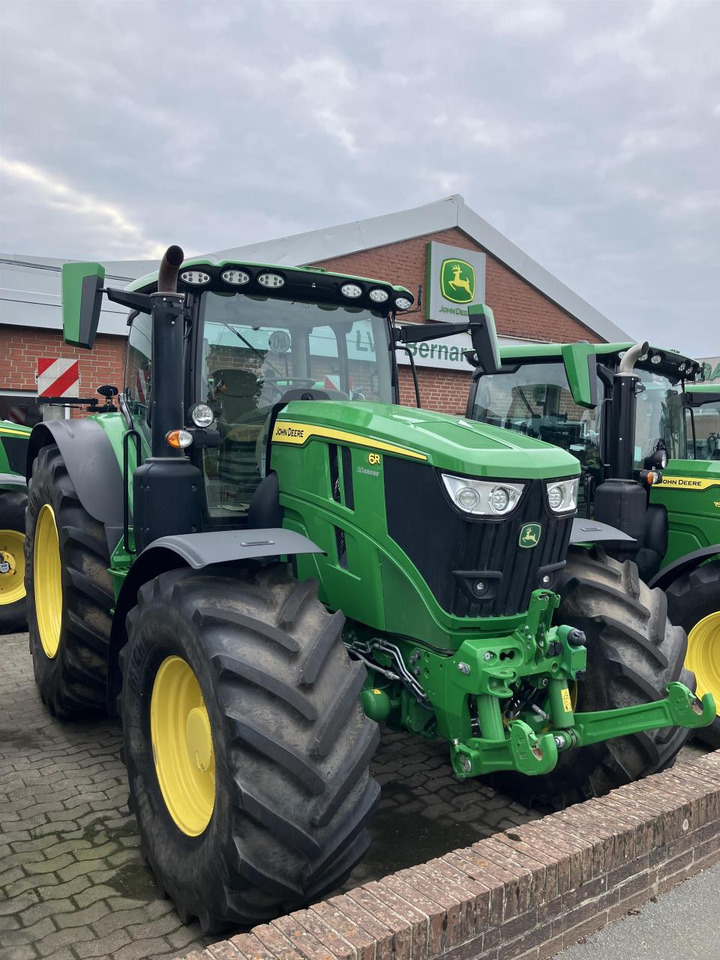 John Deere 6R 215 - Traktori: kuva John Deere 6R 215 - Traktori John Deere 6R 215 - Traktori: kuva John Deere 6R 215 - Traktori