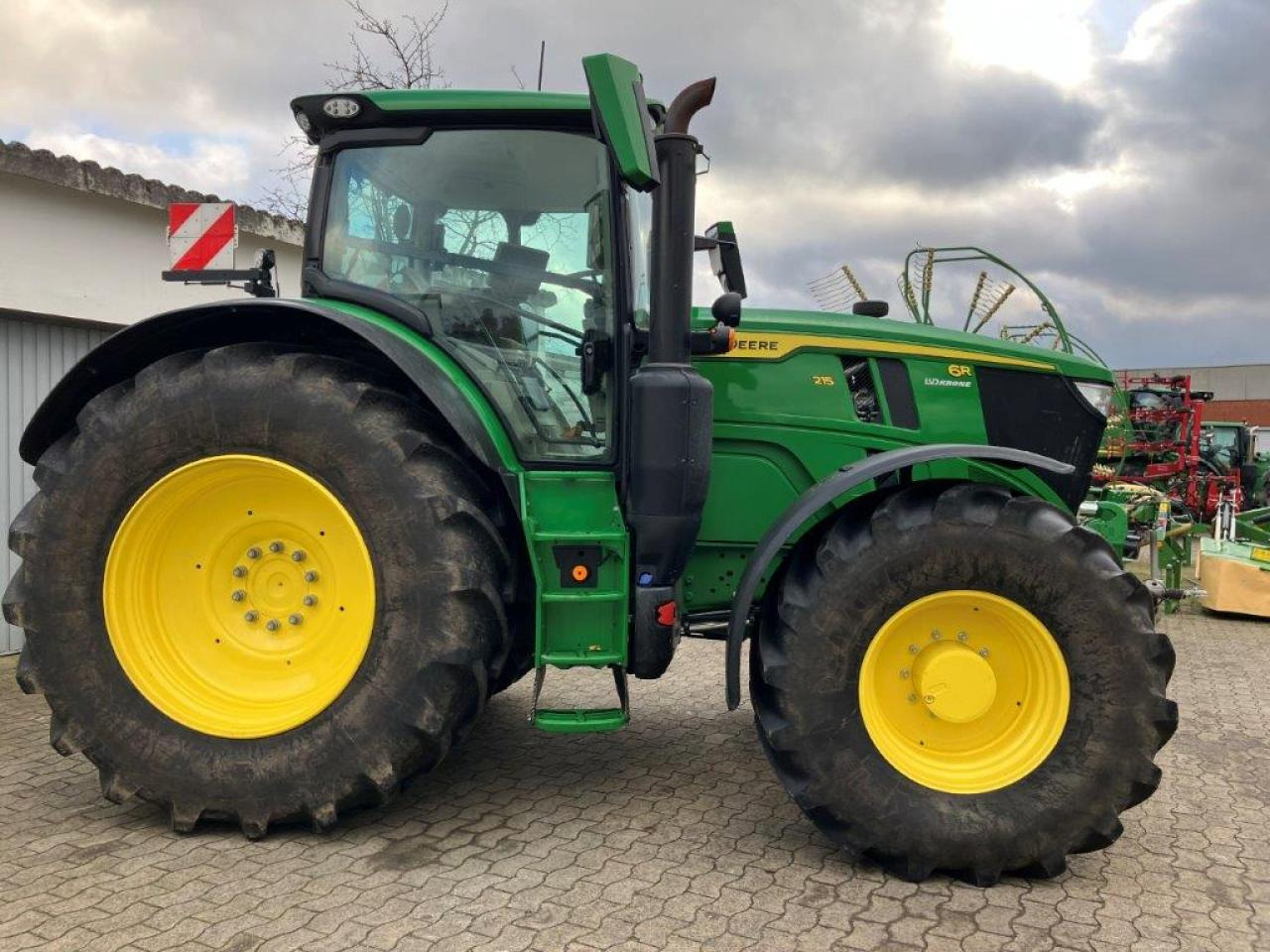 John Deere 6R 215 - Traktori: kuva John Deere 6R 215 - Traktori John Deere 6R 215 - Traktori: kuva John Deere 6R 215 - Traktori