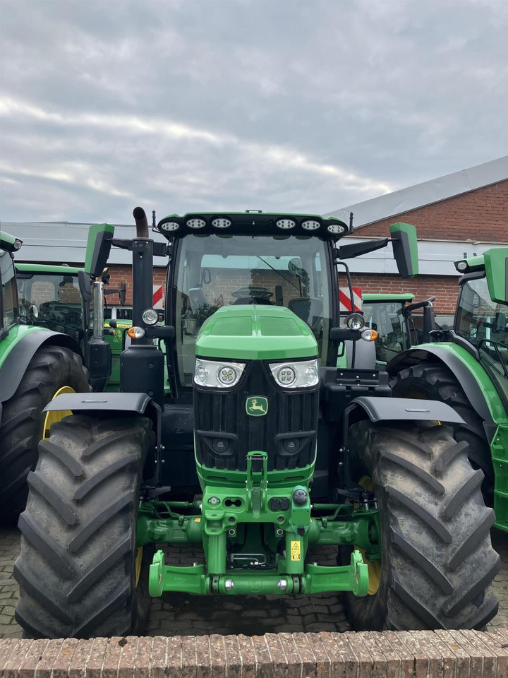 John Deere 6R 215 - Traktori: kuva John Deere 6R 215 - Traktori John Deere 6R 215 - Traktori: kuva John Deere 6R 215 - Traktori