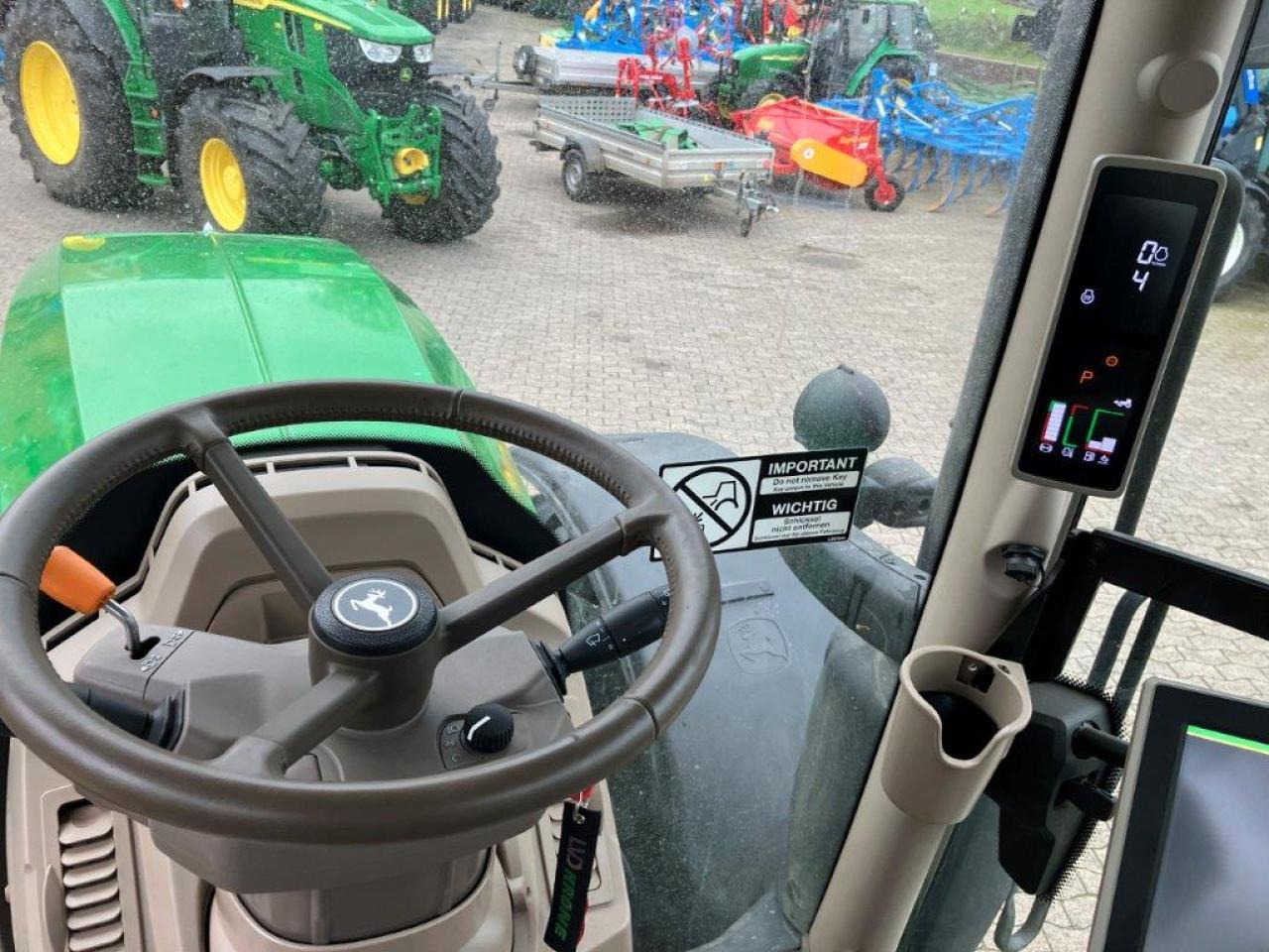Traktori John Deere 6R 215: kuva Traktori John Deere 6R 215
