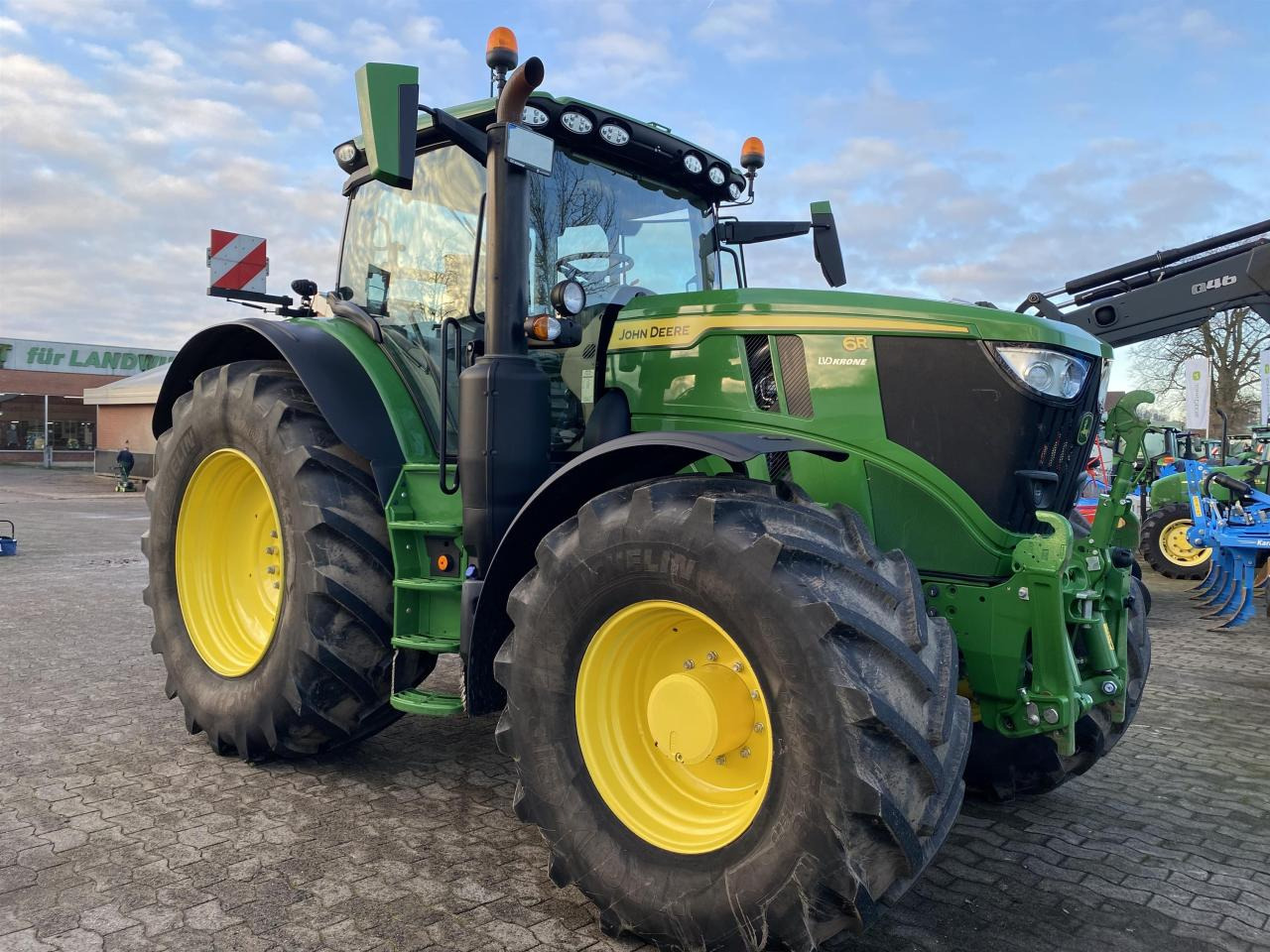 John Deere 6R 215 - Traktori: kuva John Deere 6R 215 - Traktori John Deere 6R 215 - Traktori: kuva John Deere 6R 215 - Traktori