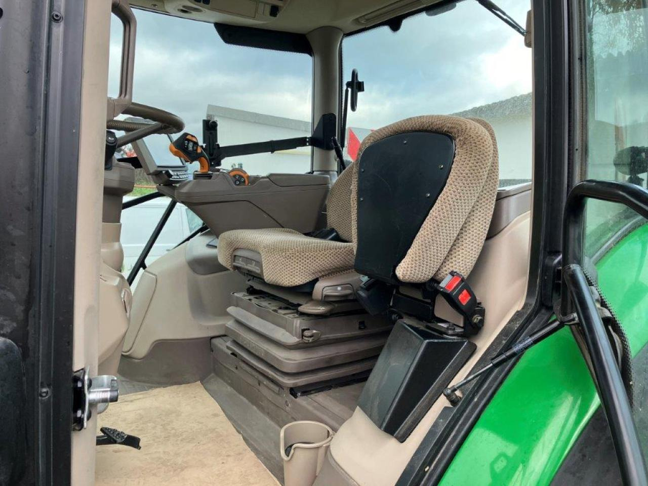 Traktori John Deere 6R 215: kuva Traktori John Deere 6R 215