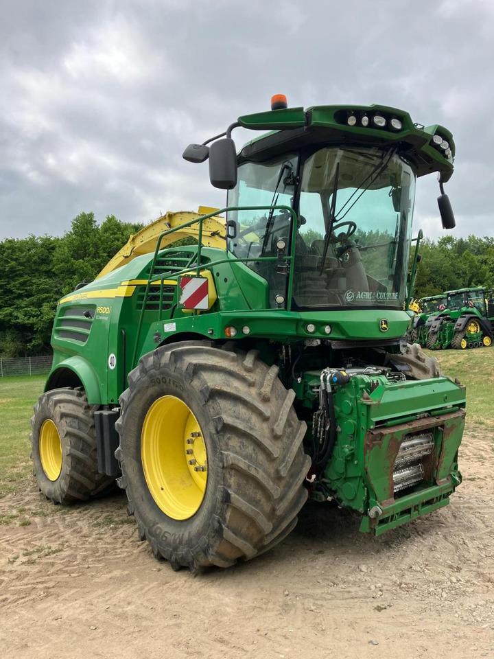 John Deere 8500 - Itsekulkeva silppuri: kuva John Deere 8500 - Itsekulkeva silppuri John Deere 8500 - Itsekulkeva silppuri: kuva John Deere 8500 - Itsekulkeva silppuri