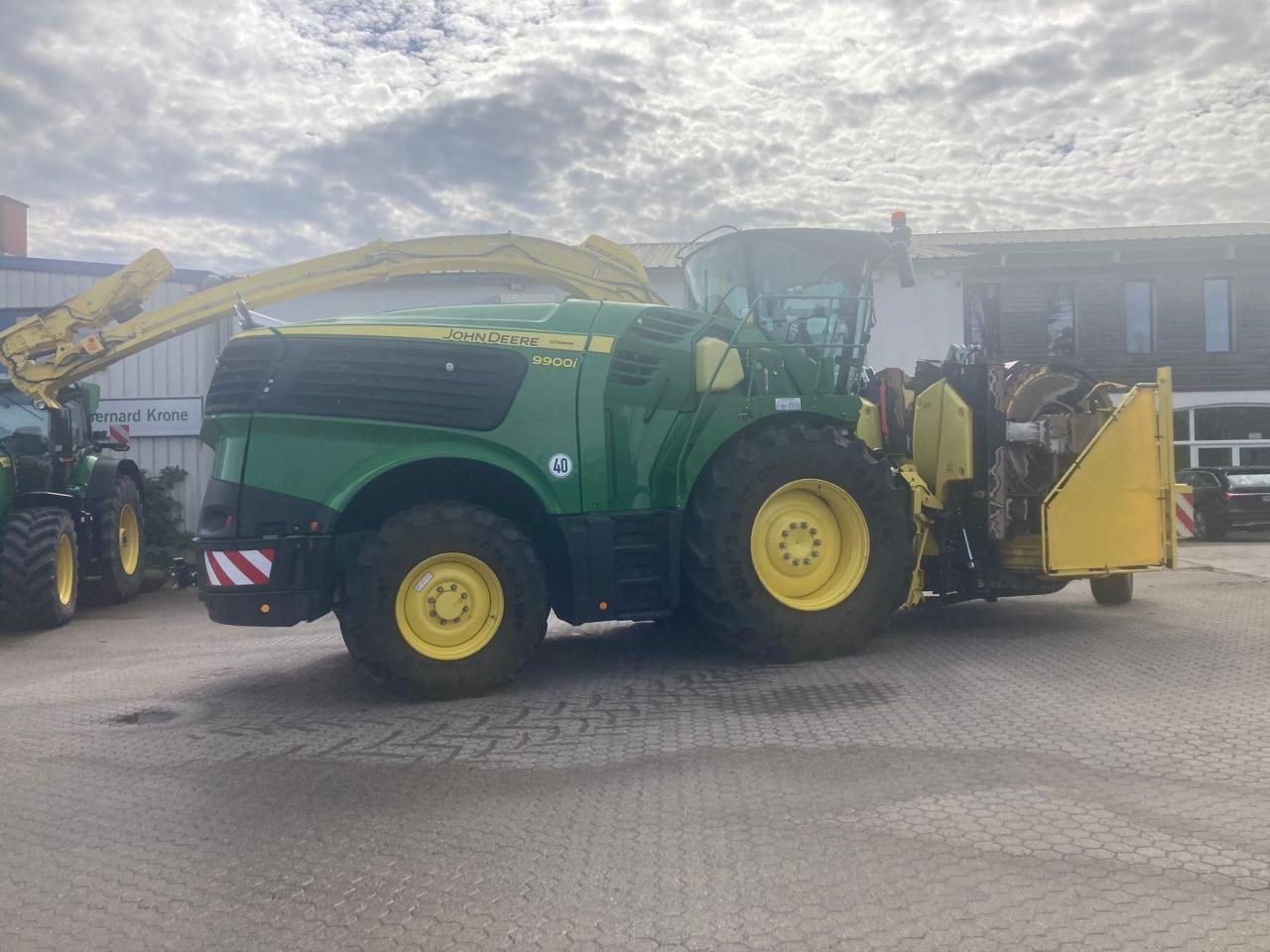 John Deere 9900i - Itsekulkeva silppuri: kuva John Deere 9900i - Itsekulkeva silppuri John Deere 9900i - Itsekulkeva silppuri: kuva John Deere 9900i - Itsekulkeva silppuri
