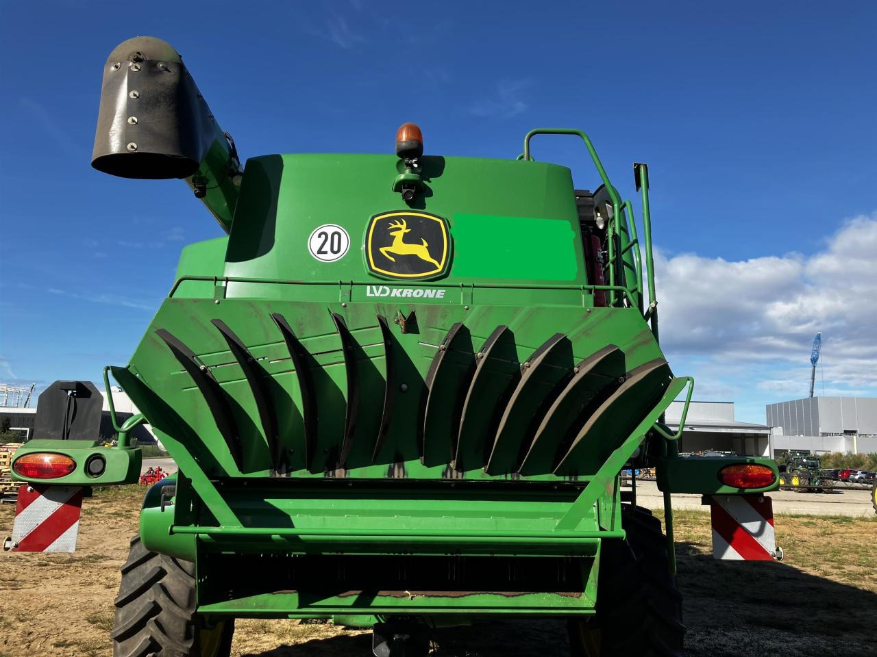 John Deere T660i - Leikkuupuimuri: kuva John Deere T660i - Leikkuupuimuri John Deere T660i - Leikkuupuimuri: kuva John Deere T660i - Leikkuupuimuri