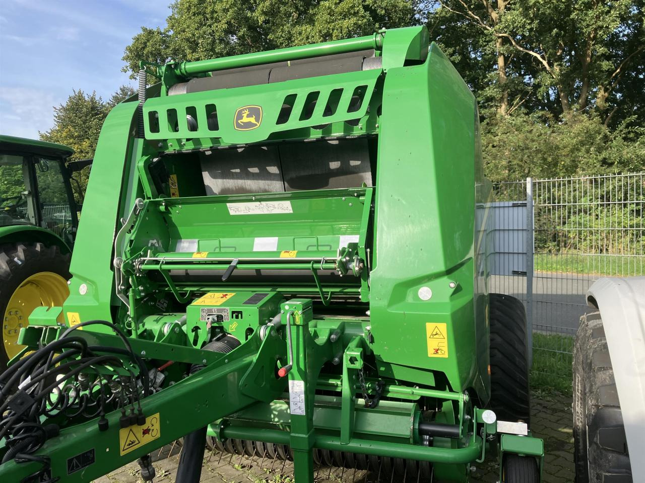 John Deere V461R - Pyöröpaalain: kuva John Deere V461R - Pyöröpaalain John Deere V461R - Pyöröpaalain: kuva John Deere V461R - Pyöröpaalain
