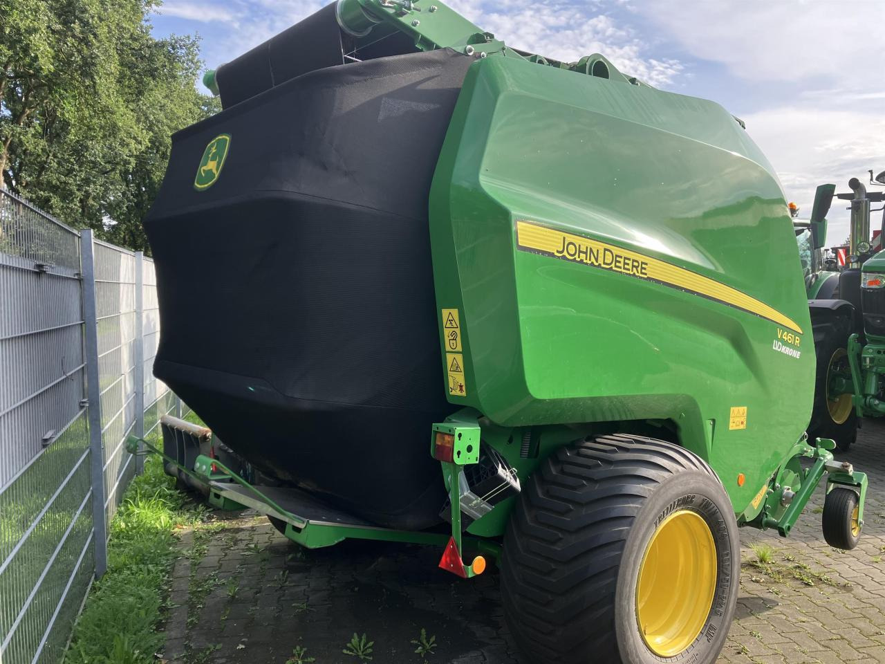 John Deere V461R - Pyöröpaalain: kuva John Deere V461R - Pyöröpaalain John Deere V461R - Pyöröpaalain: kuva John Deere V461R - Pyöröpaalain