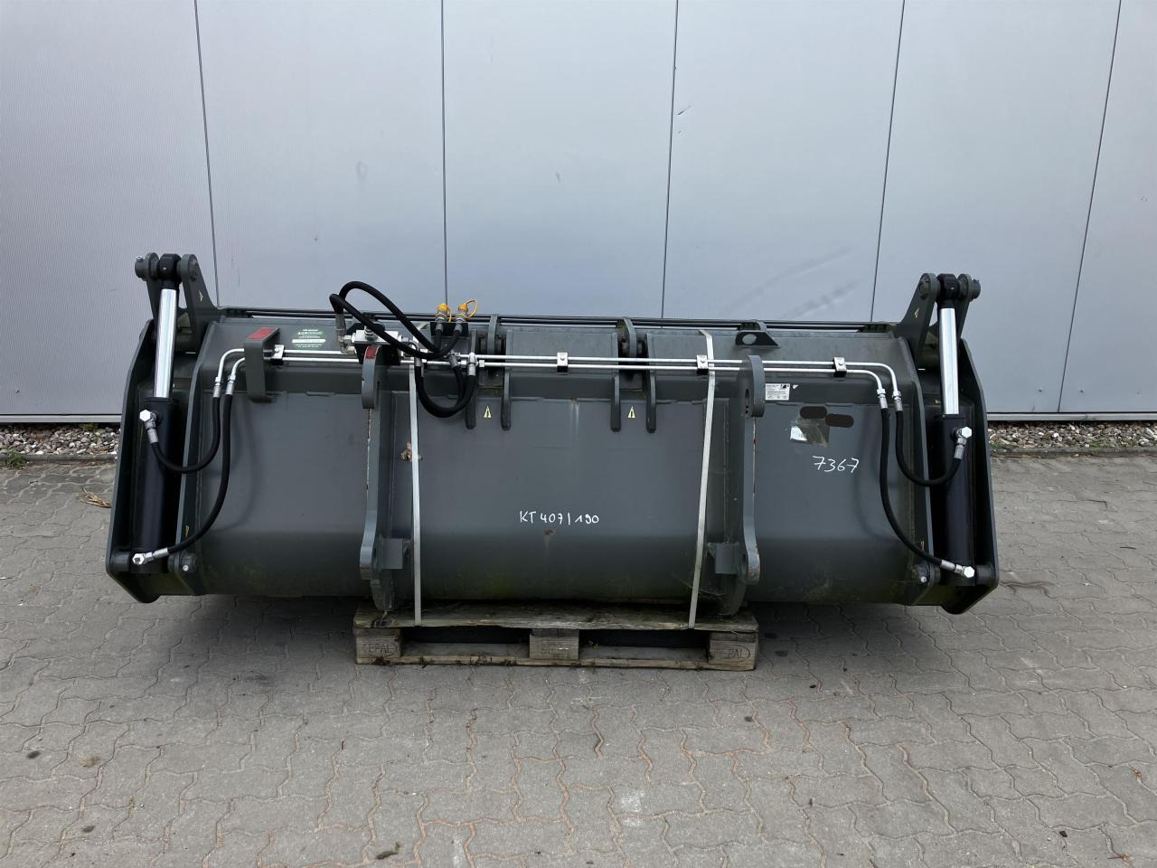 Kramer 2400 mm - Kauha: kuva Kramer 2400 mm - Kauha Kramer 2400 mm - Kauha: kuva Kramer 2400 mm - Kauha