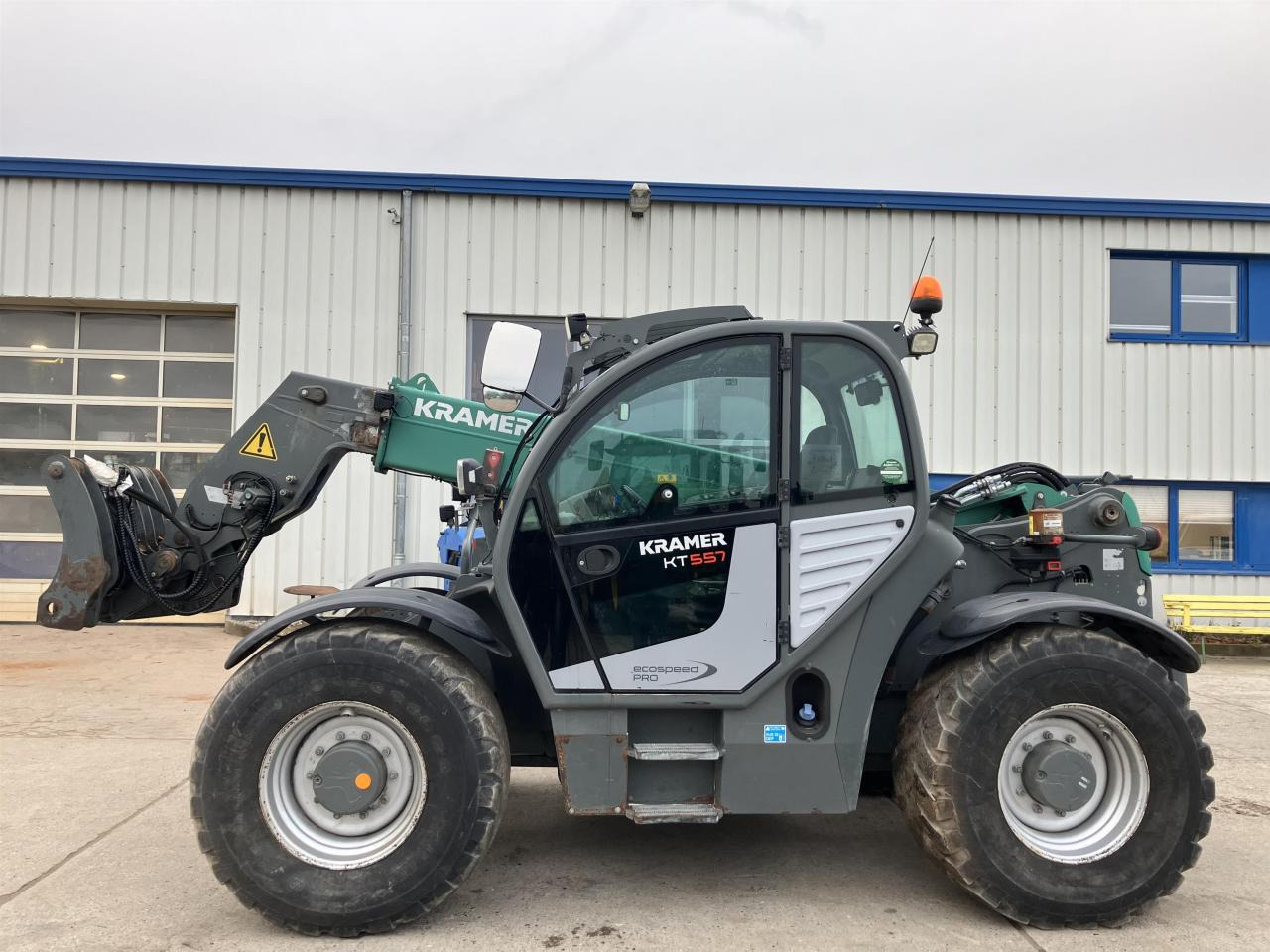 Kramer KT557 - Kurottaja: kuva Kramer KT557 - Kurottaja Kramer KT557 - Kurottaja: kuva Kramer KT557 - Kurottaja