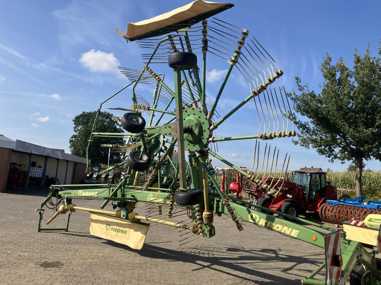 Krone SWADRO 810 - Pöyhin: kuva Krone SWADRO 810 - Pöyhin Krone SWADRO 810 - Pöyhin: kuva Krone SWADRO 810 - Pöyhin