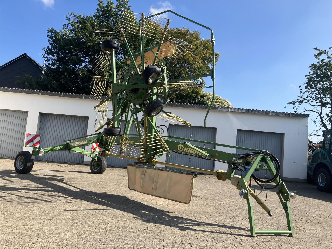 Krone SWADRO 810 - Pöyhin: kuva Krone SWADRO 810 - Pöyhin Krone SWADRO 810 - Pöyhin: kuva Krone SWADRO 810 - Pöyhin