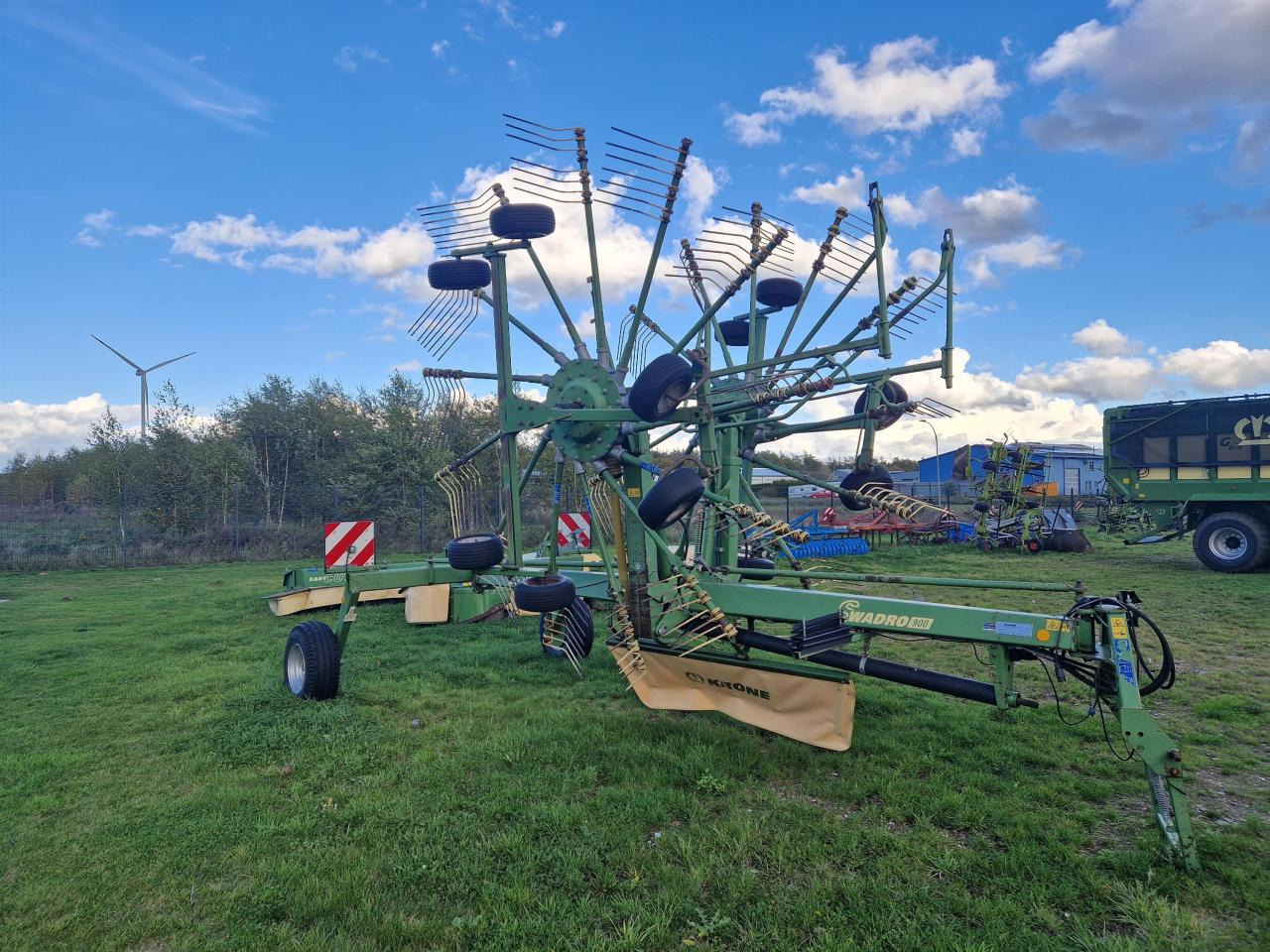 Krone Swadro 900 - Pöyhin: kuva Krone Swadro 900 - Pöyhin Krone Swadro 900 - Pöyhin: kuva Krone Swadro 900 - Pöyhin