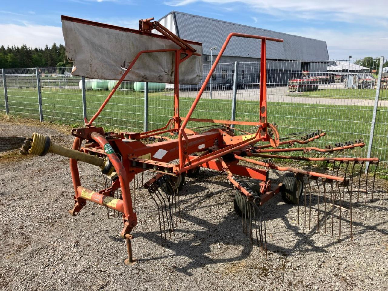 Kuhn GA 4311 GM - Pöyhin: kuva Kuhn GA 4311 GM - Pöyhin Kuhn GA 4311 GM - Pöyhin: kuva Kuhn GA 4311 GM - Pöyhin
