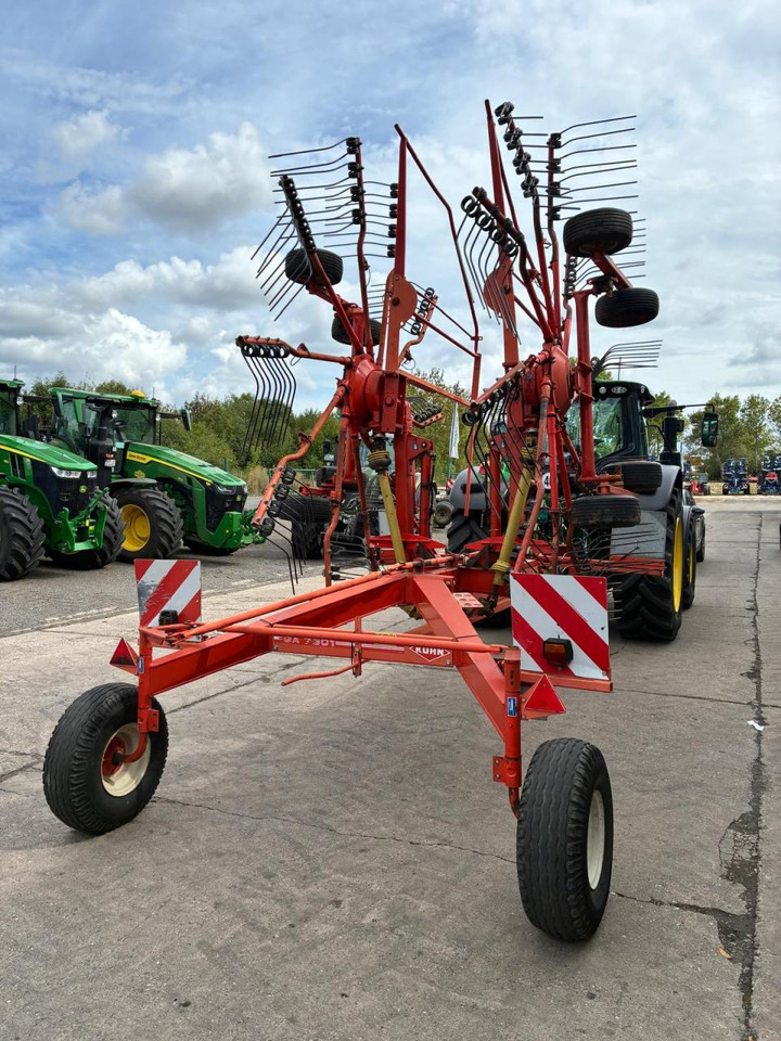 Kuhn GA 7301 - Pöyhin: kuva Kuhn GA 7301 - Pöyhin Kuhn GA 7301 - Pöyhin: kuva Kuhn GA 7301 - Pöyhin