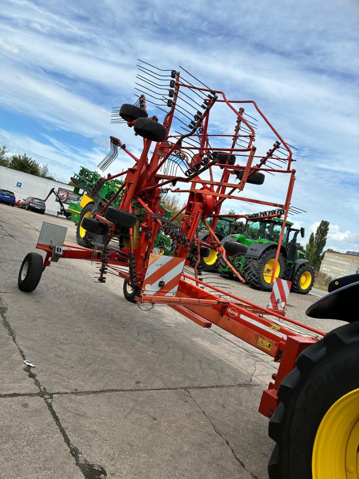 Kuhn GA 7301 - Pöyhin: kuva Kuhn GA 7301 - Pöyhin Kuhn GA 7301 - Pöyhin: kuva Kuhn GA 7301 - Pöyhin