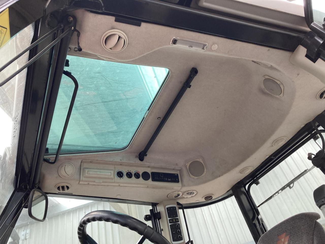 Massey Ferguson 5611 Dyna 4 - Traktori: kuva Massey Ferguson 5611 Dyna 4 - Traktori Massey Ferguson 5611 Dyna 4 - Traktori: kuva Massey Ferguson 5611 Dyna 4 - Traktori