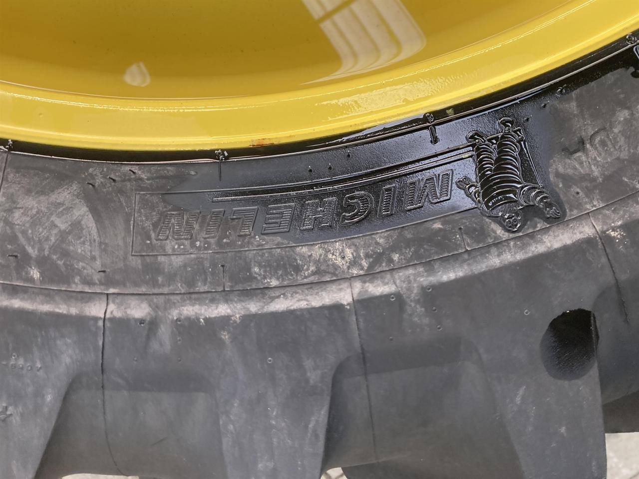Michelin 320/85R38 - Rengas - Maatalouskoneet: kuva Michelin 320/85R38 - Rengas - Maatalouskoneet Michelin 320/85R38 - Rengas - Maatalouskoneet: kuva Michelin 320/85R38 - Rengas - Maatalouskoneet