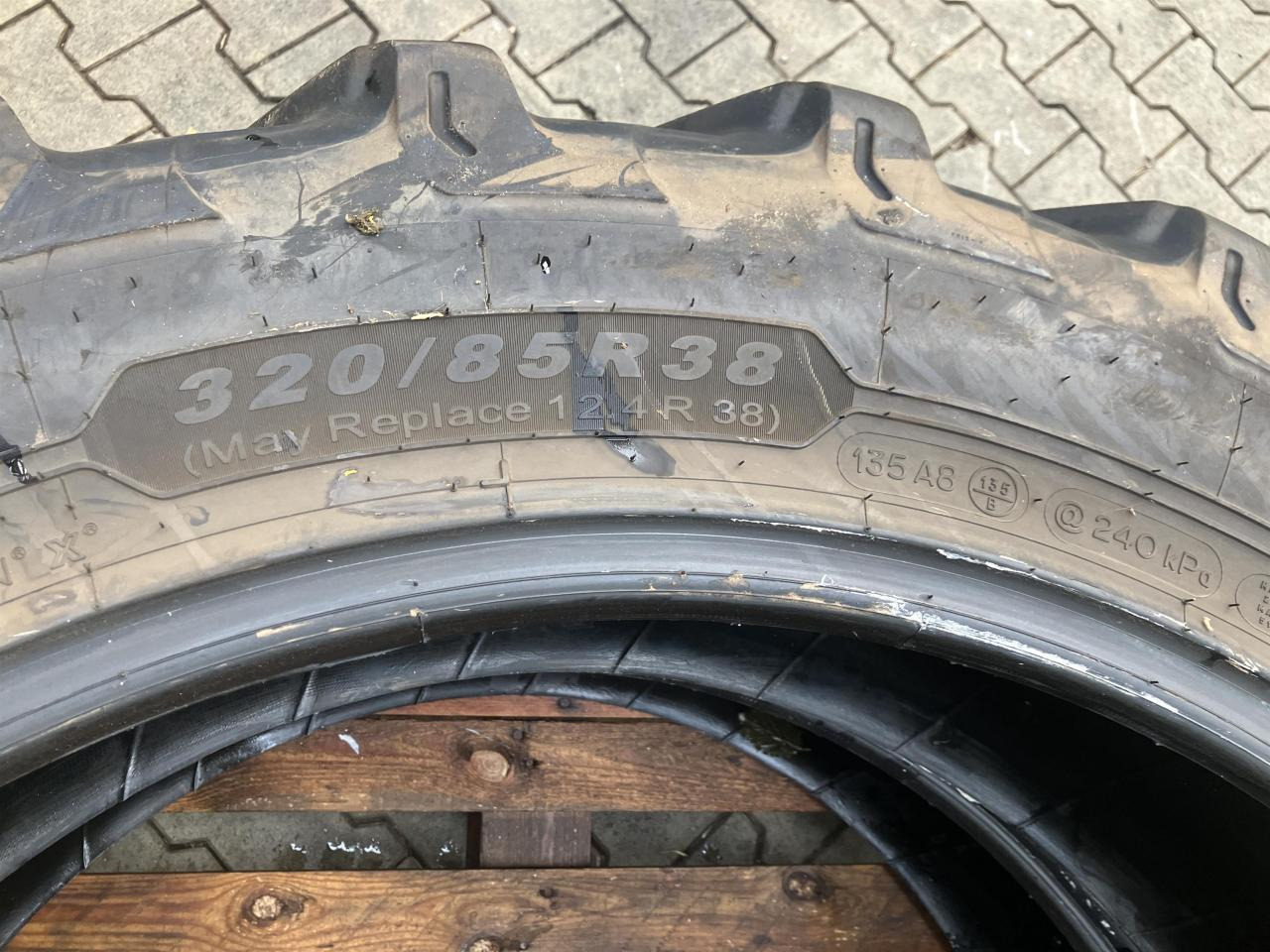 Michelin 320/85R38 - Rengas - Maatalouskoneet: kuva Michelin 320/85R38 - Rengas - Maatalouskoneet Michelin 320/85R38 - Rengas - Maatalouskoneet: kuva Michelin 320/85R38 - Rengas - Maatalouskoneet