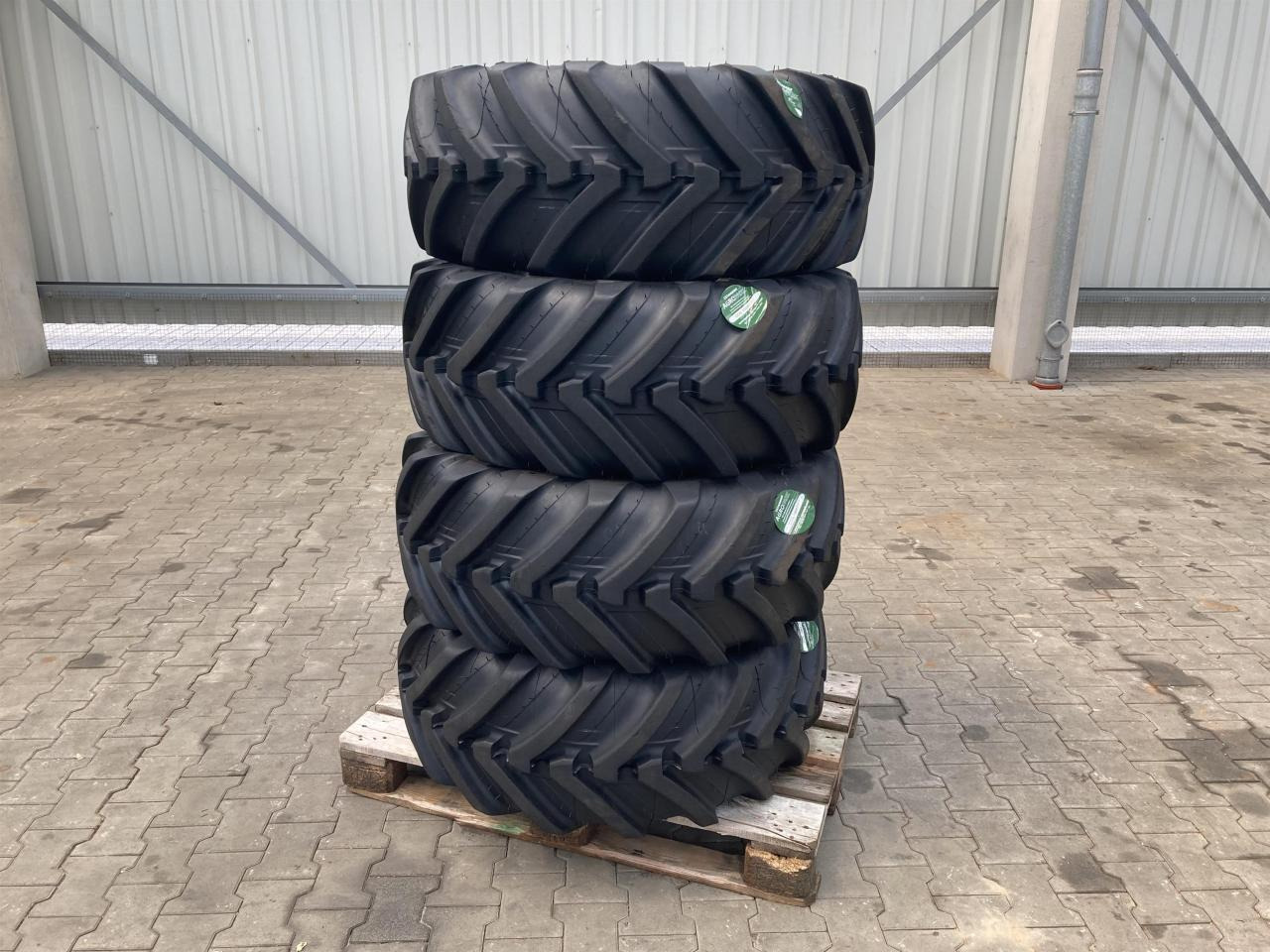 Michelin 400/70R20 - Rengas - Maatalouskoneet: kuva Michelin 400/70R20 - Rengas - Maatalouskoneet Michelin 400/70R20 - Rengas - Maatalouskoneet: kuva Michelin 400/70R20 - Rengas - Maatalouskoneet