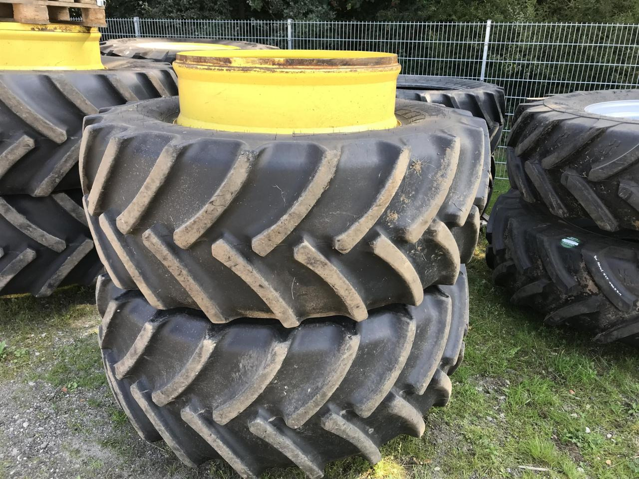 Mitas 600/65R34 - Rengas - Maatalouskoneet: kuva Mitas 600/65R34 - Rengas - Maatalouskoneet Mitas 600/65R34 - Rengas - Maatalouskoneet: kuva Mitas 600/65R34 - Rengas - Maatalouskoneet