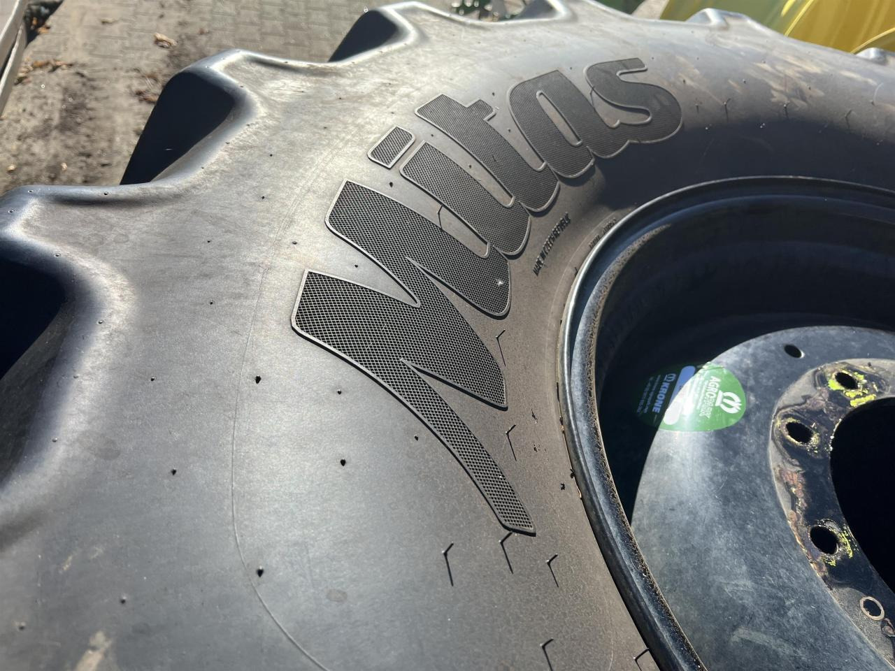 Mitas 600/70R30 - Rengas - Maatalouskoneet: kuva Mitas 600/70R30 - Rengas - Maatalouskoneet Mitas 600/70R30 - Rengas - Maatalouskoneet: kuva Mitas 600/70R30 - Rengas - Maatalouskoneet