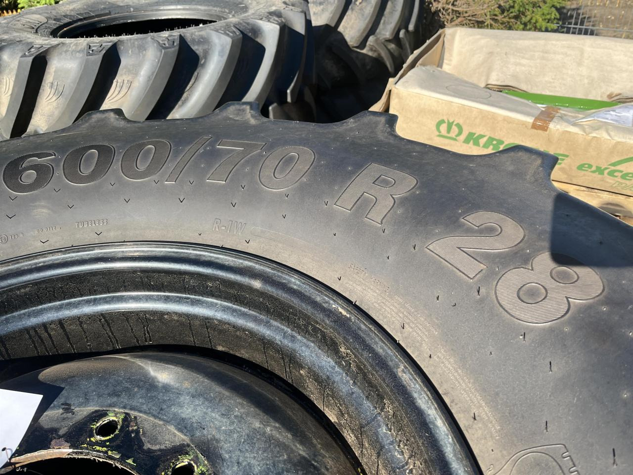 Mitas 600/70R30 - Rengas - Maatalouskoneet: kuva Mitas 600/70R30 - Rengas - Maatalouskoneet Mitas 600/70R30 - Rengas - Maatalouskoneet: kuva Mitas 600/70R30 - Rengas - Maatalouskoneet