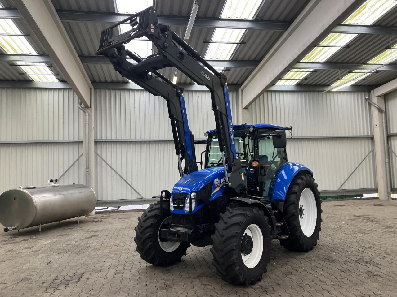 New Holland T 5.105 - Traktori: kuva New Holland T 5.105 - Traktori New Holland T 5.105 - Traktori: kuva New Holland T 5.105 - Traktori