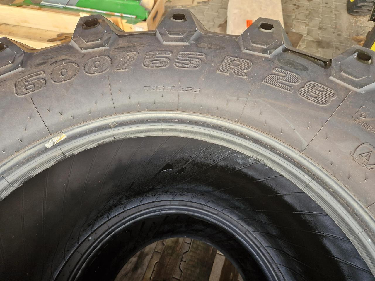 Trelleborg 600/65R28 - Rengas - Maatalouskoneet: kuva Trelleborg 600/65R28 - Rengas - Maatalouskoneet Trelleborg 600/65R28 - Rengas - Maatalouskoneet: kuva Trelleborg 600/65R28 - Rengas - Maatalouskoneet