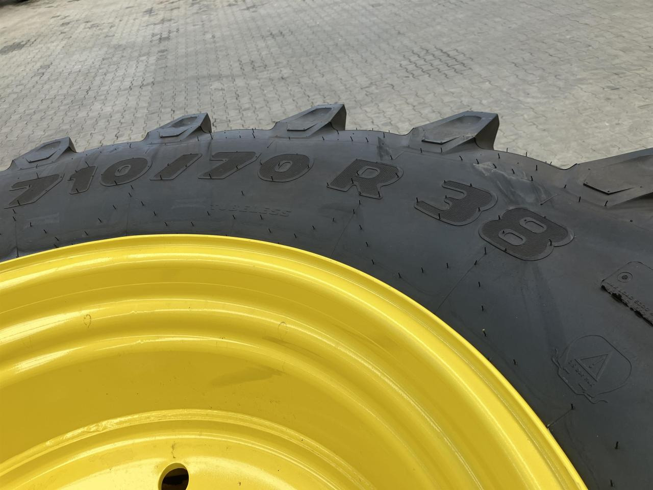Trelleborg 710/70R38 - Rengas - Maatalouskoneet: kuva Trelleborg 710/70R38 - Rengas - Maatalouskoneet Trelleborg 710/70R38 - Rengas - Maatalouskoneet: kuva Trelleborg 710/70R38 - Rengas - Maatalouskoneet
