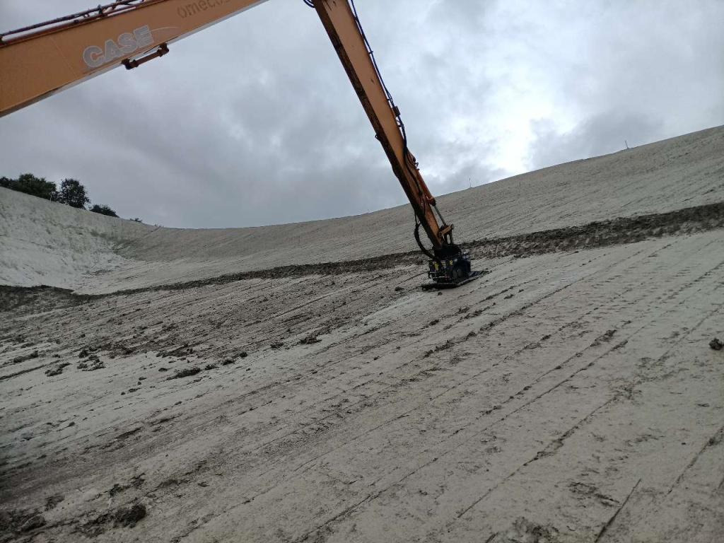 CM Crusher PV 60.100 Vibrating Plate - Tärylevy: kuva  CM Crusher PV 60.100 Vibrating Plate - Tärylevy CM Crusher PV 60.100 Vibrating Plate - Tärylevy: kuva  CM Crusher PV 60.100 Vibrating Plate - Tärylevy