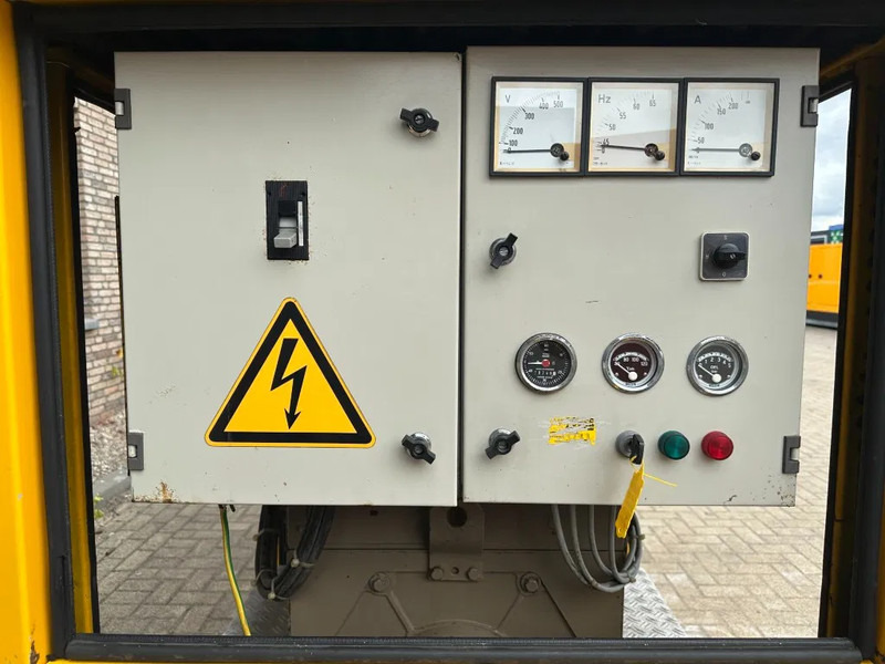 DAF DHT 825 Stamford 125 kVA Silent Noodstroom generatorset - Sähkögeneraattori: kuva DAF DHT 825 Stamford 125 kVA Silent Noodstroom generatorset - Sähkögeneraattori DAF DHT 825 Stamford 125 kVA Silent Noodstroom generatorset - Sähkögeneraattori: kuva DAF DHT 825 Stamford 125 kVA Silent Noodstroom generatorset - Sähkögeneraattori